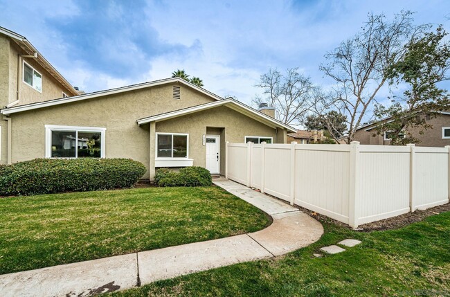 Building Photo - 13651 Comuna Dr