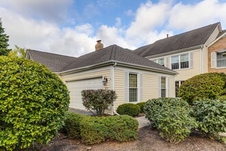 Building Photo - 837 Suffield Square