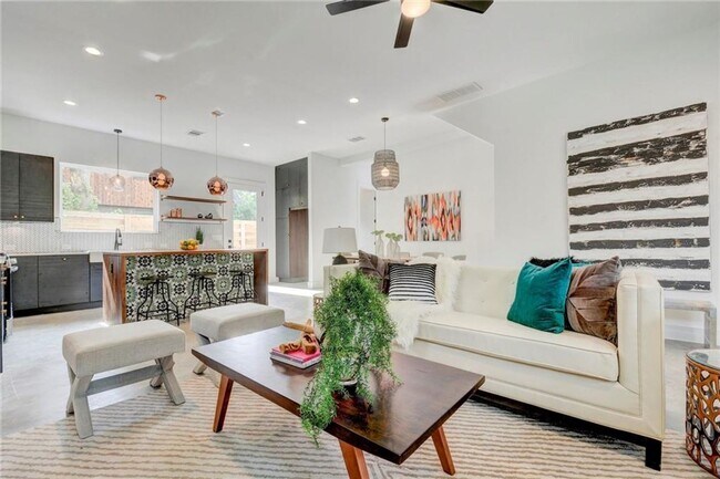 Foto del edificio - Light and Spacious Modern 3 bedroom