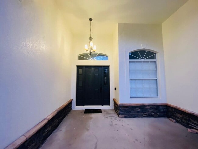 Foto del edificio - Your Dream Home Awaits! 5 bedroom 3 bath Single Family HOME!!