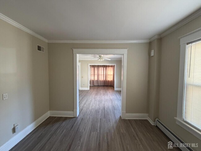 Foto del edificio - 628 Grove Ave