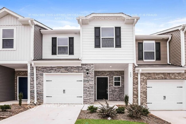 Building Photo - 809 Holiday Pk Ln