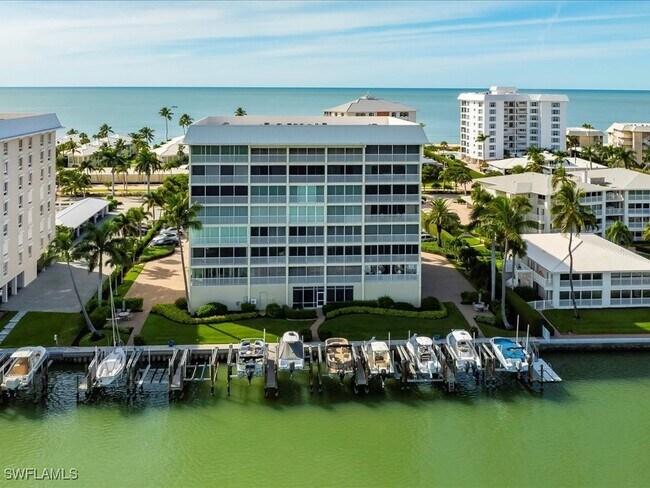Foto del edificio - 2750 Gulf Shore Blvd N