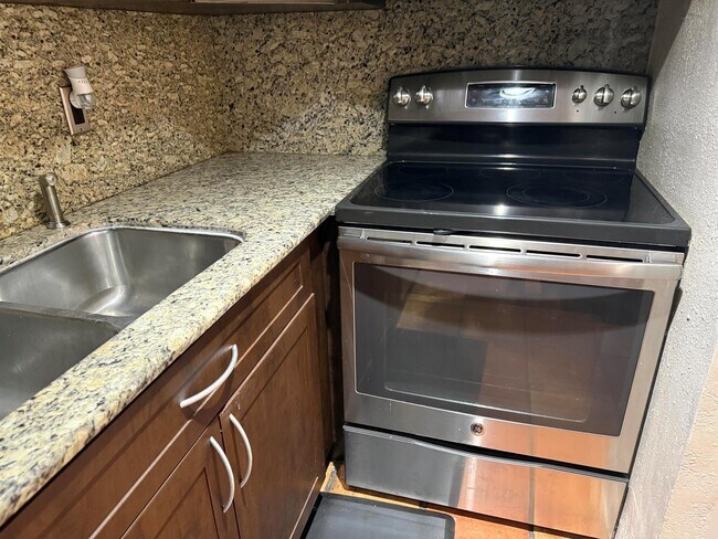 Foto del edificio - 6978 NW 166th Ter