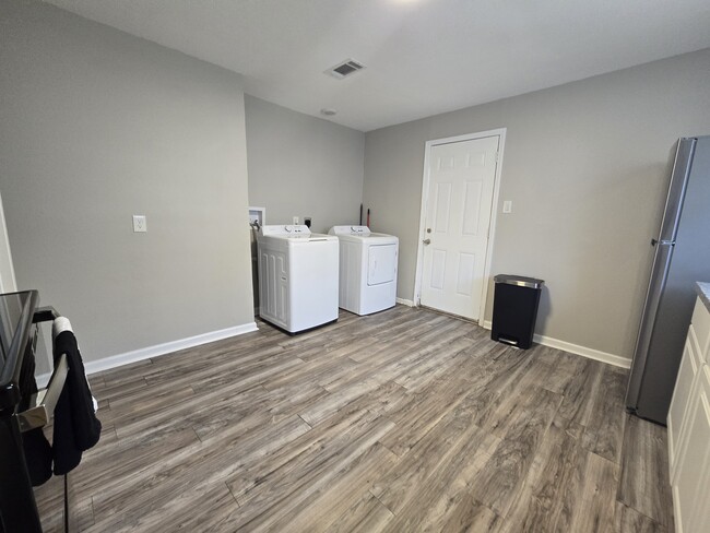 Foto del edificio - 4510 Rosemont Pl
