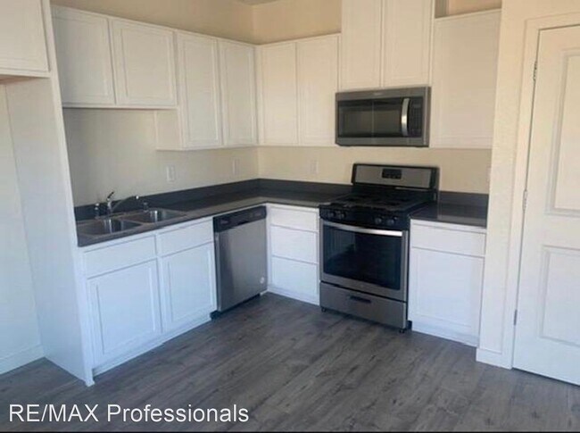 Building Photo - 4 br, 2.5 bath House - 438 Polar Sky Way