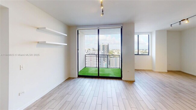 Foto del edificio - 999 SW 1st Ave