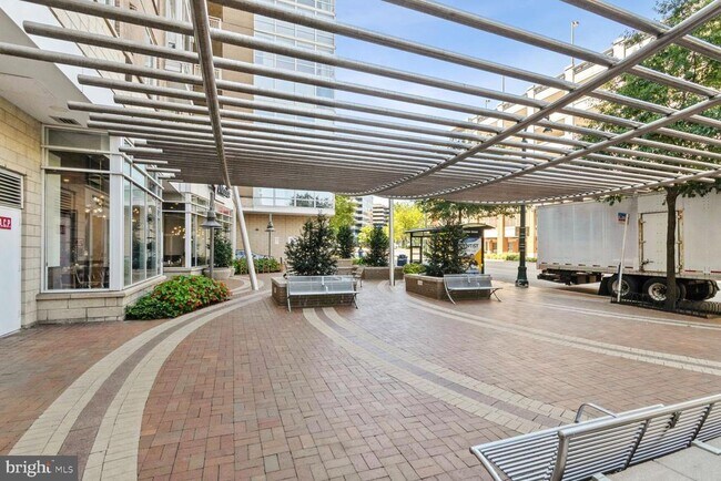 Foto del edificio - 930 Wayne Ave