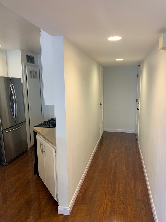 Foto del edificio - 1739 E Broadway