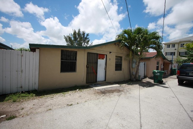 Foto del edificio - 1925 NW 79th St
