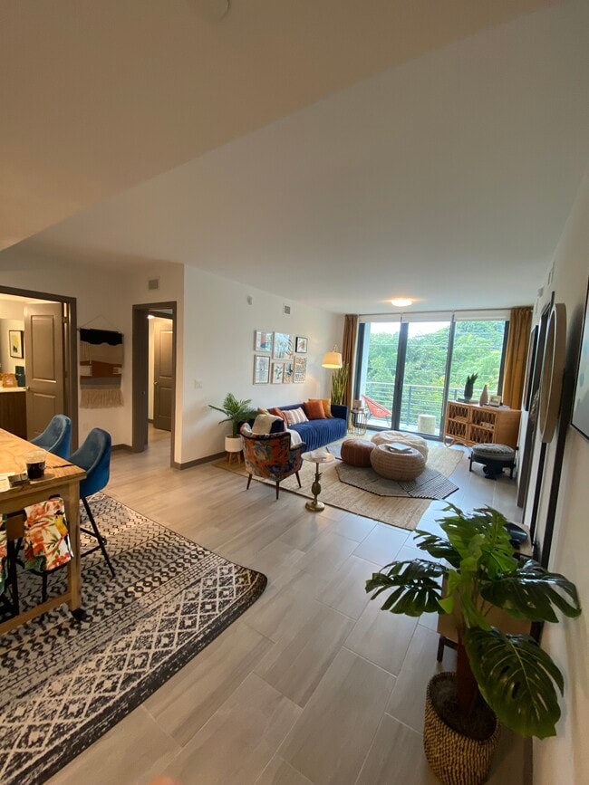 Foto del edificio - 650 NE 62nd St