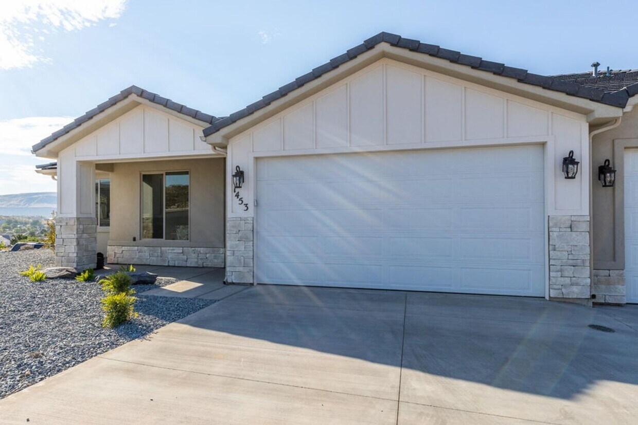 Painted Sands 3 Bedroom, 2 Bathroom Furni... - Painted Sands  3 Bedroom, 2 Bathroom Furni...