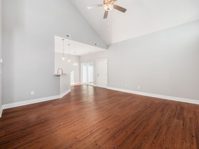 Foto del edificio - 101 Glenridge Dr