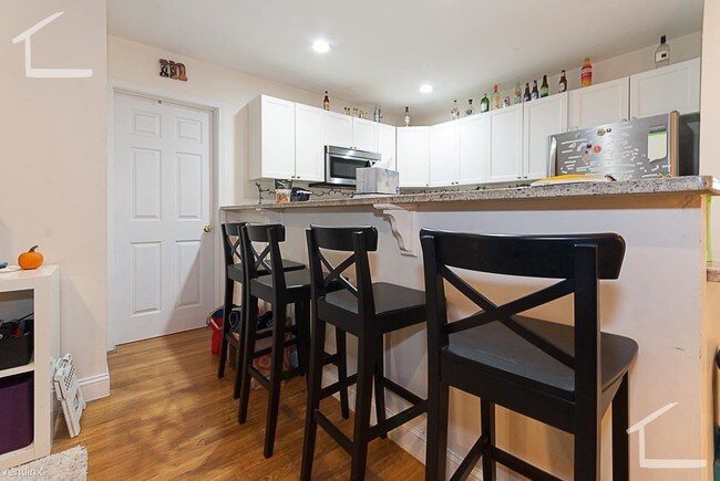 Foto del edificio - 3 br, 1 bath Condo - 66 Egmont St Apt 6