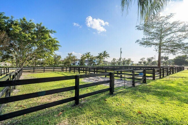 Foto del edificio - 1382 Clydesdale Ave