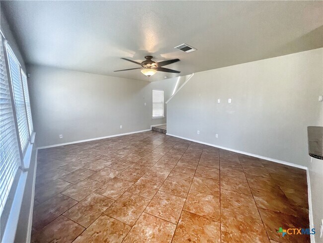 Building Photo - 2221 Lakeline Dr