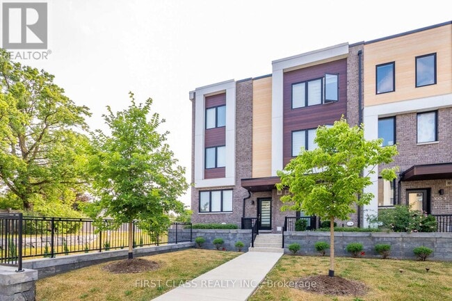 Building Photo - 5-100 Roding St