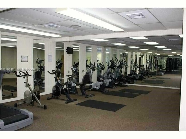 Foto del edificio - 17021 N Bay Rd