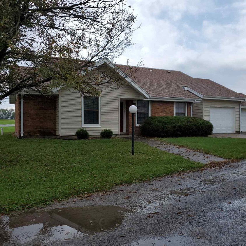 Primary Photo - 118 SE 1161
