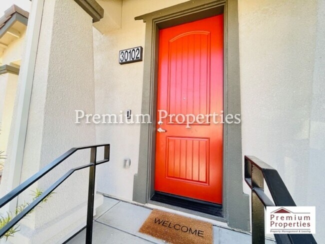 Building Photo - Exquisite Tri-Level Corner Unit Townhouse,...