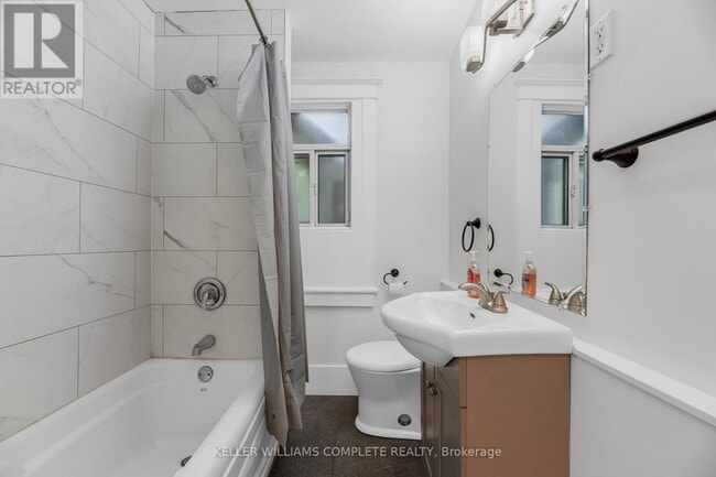 Photo du bâtiment - 199 Balmoral Ave N