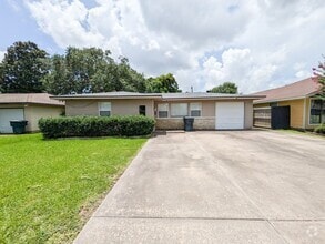 Building Photo - 5031 Simpson Ave
