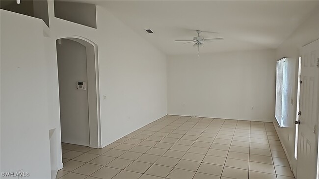 Building Photo - 832 Palomino St E