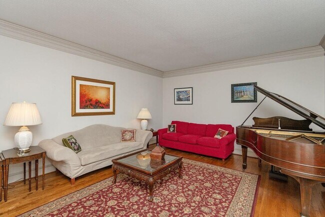 Foto del edificio - 10315 Crescent Ridge Dr