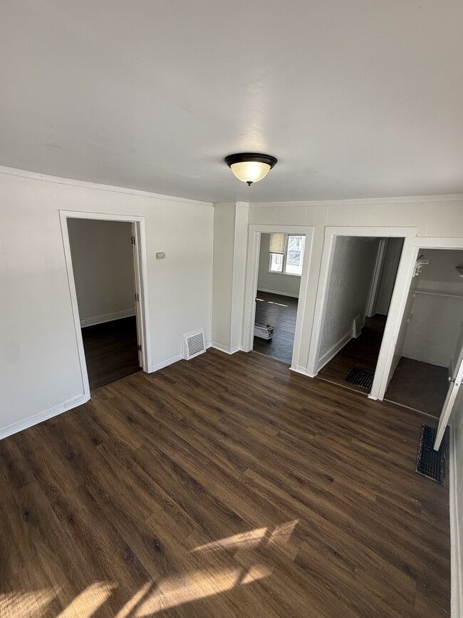 Building Photo - 499 Sherburne Ave