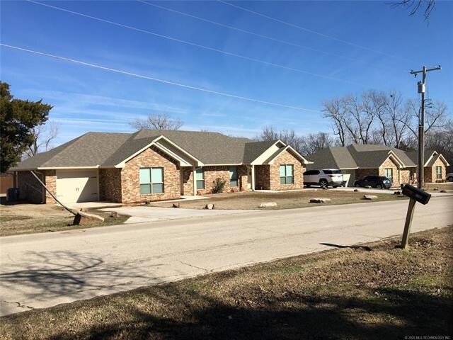 Exterior - 926-928 Williams Dr