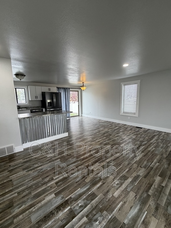 Building Photo - 3550 Granger Ave E