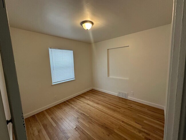 Foto del edificio - Spacious 4 Bedroom Home | 2 Living Rooms | Large Fenced Yard | 1,700+ Sq Ft