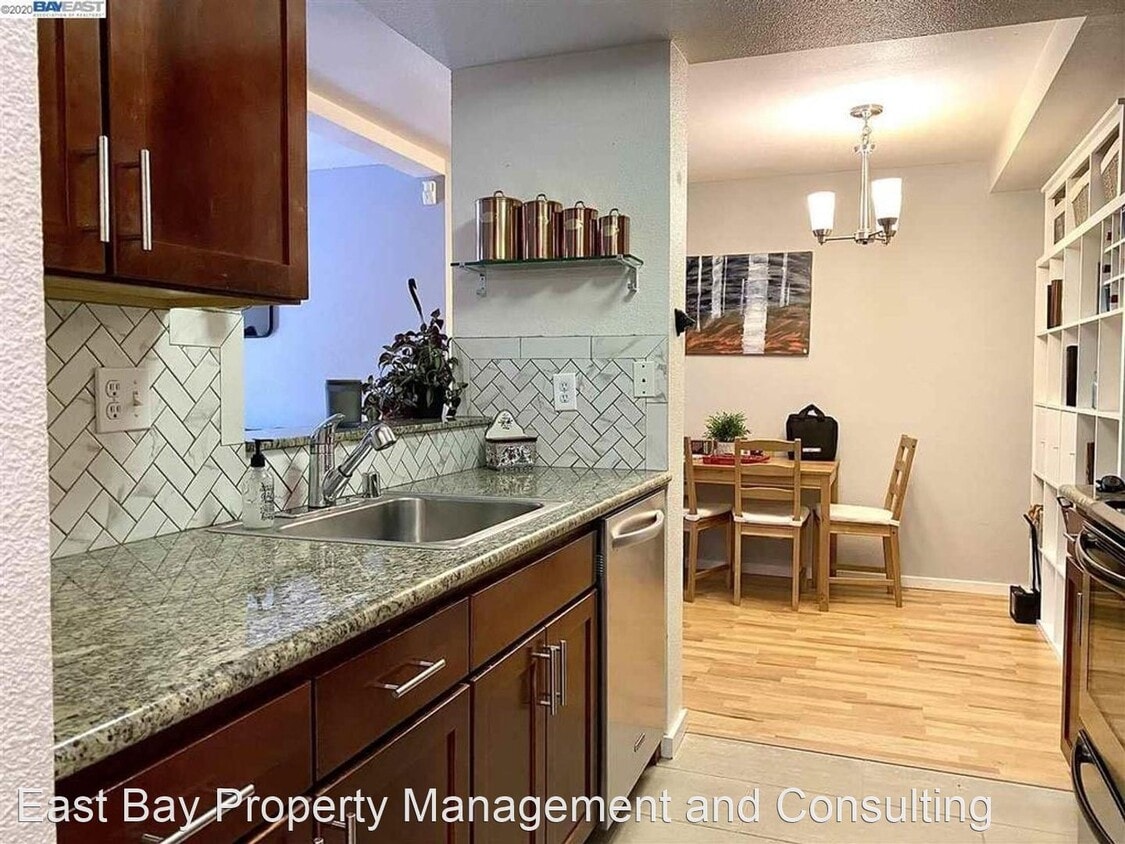 Primary Photo - 2 br, 2 bath House - 945 Fletcher Ln. #314