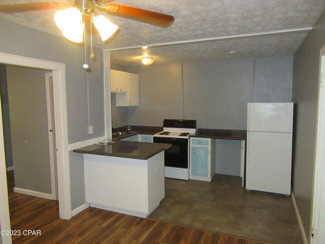 Building Photo - 1511 Molitor Ave