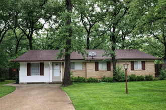 Building Photo - 1911 Mimosa Dr