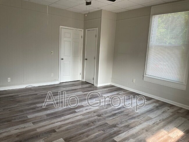 Foto del edificio - 9878 Canterbury Rd