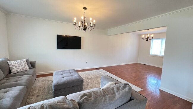Foto del edificio - 4033 Ramblewood Dr