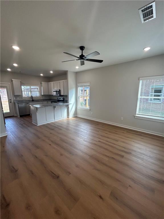 Foto del edificio - 621 Cosmos St