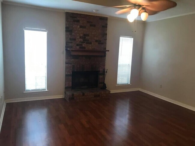 Foto del edificio - 2449B River Oaks Blvd
