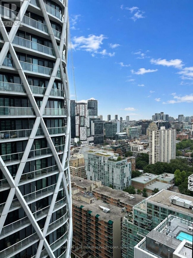 Building Photo - 238 Simcoe St