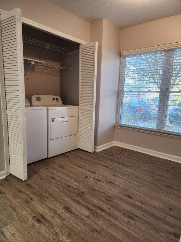 Foto del edificio - 562 Green Spring Cir