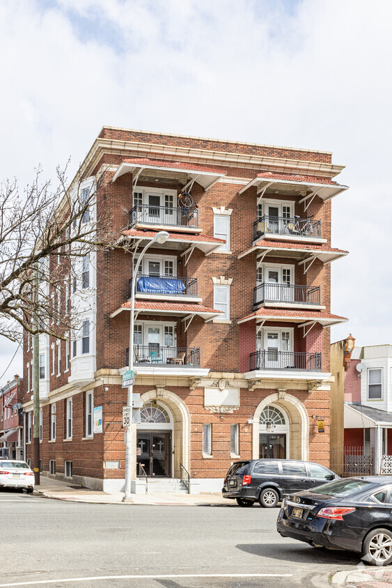 Foto principal - 5913-17 Chestnut St