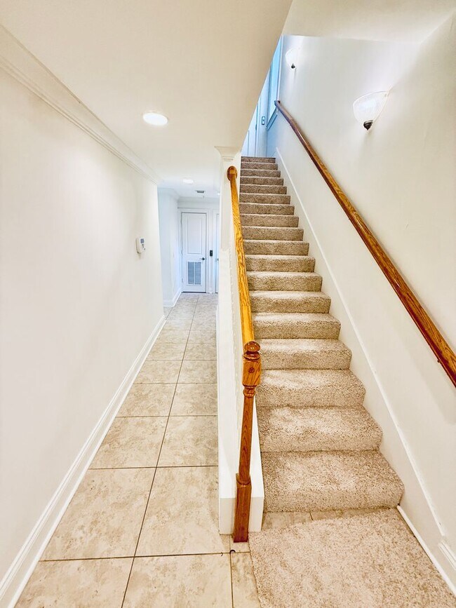 Building Photo - BEAUTIFUL 3 BD/3.5BA TOWNHOUSE IN PALM BAY