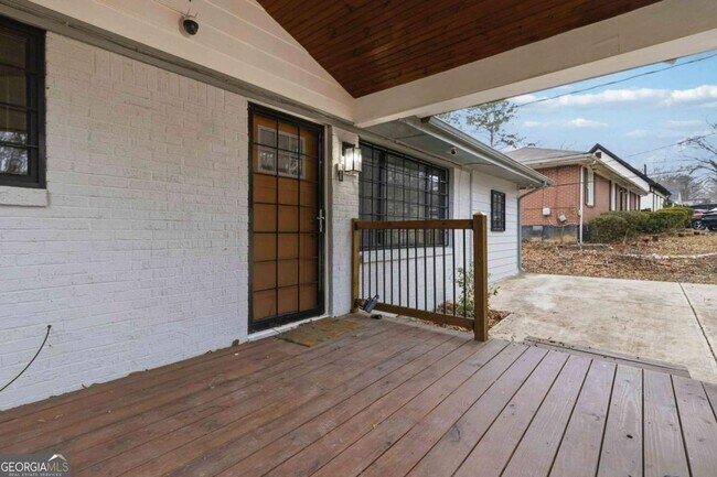 Building Photo - 2953 Meadowview Dr SE
