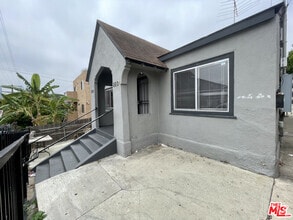 Building Photo - 223 Lake Shore Terrace