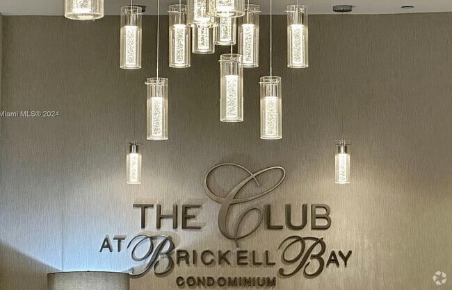 Building Photo - 1200 Brickell Bay Dr