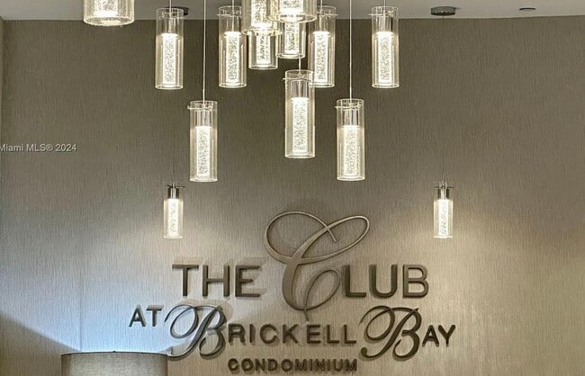 Building Photo - 1200 Brickell Bay Dr