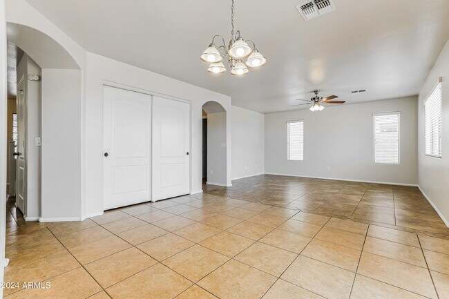 Foto del edificio - 7738 S 47th Ln
