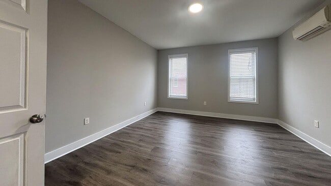 Foto del edificio - 1235 W Huntingdon St