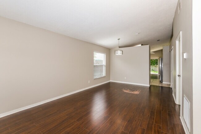 Foto del edificio - 13611 Glasser Ave
